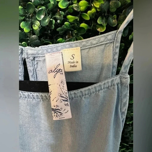 Francesca’s Ayla Denim Tank - Small - Picture 5 of 7